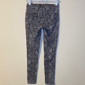 Wit & Wisdom Gray Snake Print Women Jeans Size 00